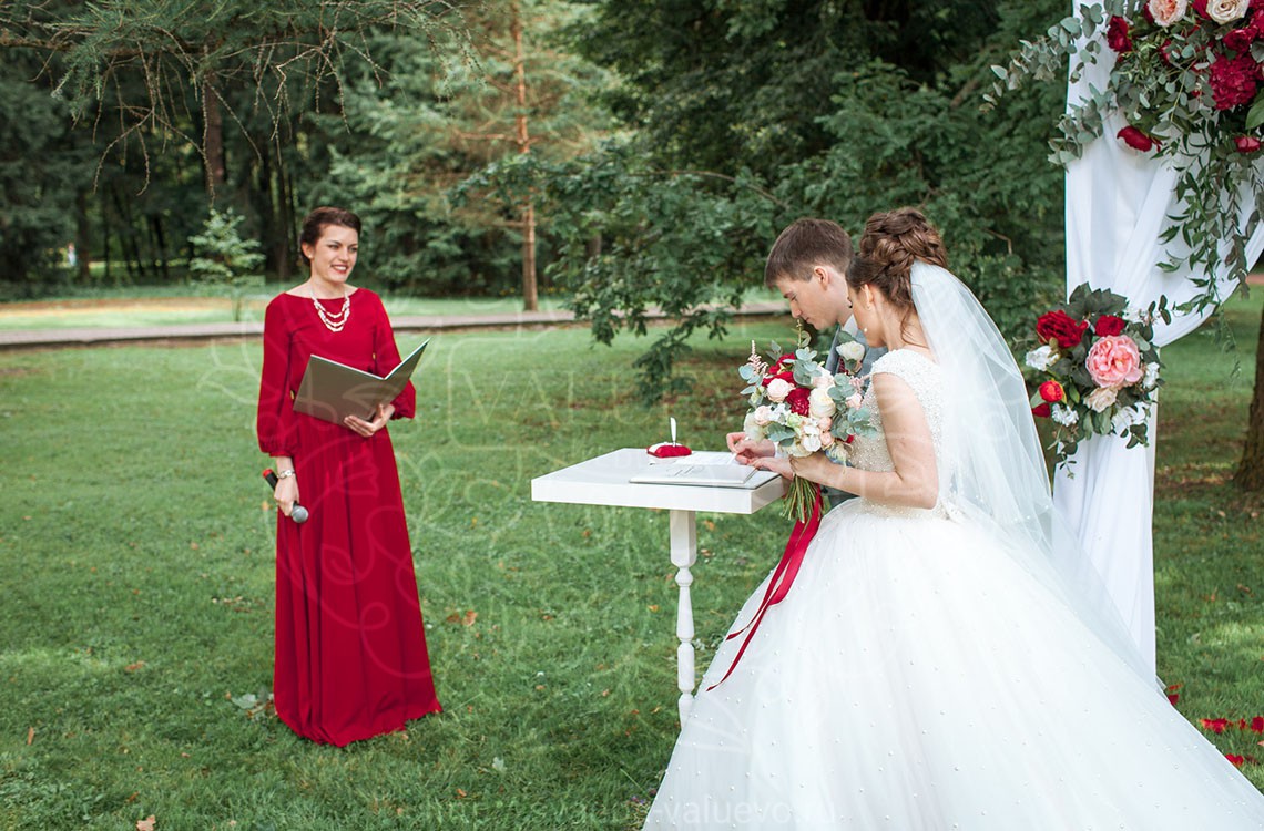 Организация свадьбы в усадьбе Валуево: выездная регистрация