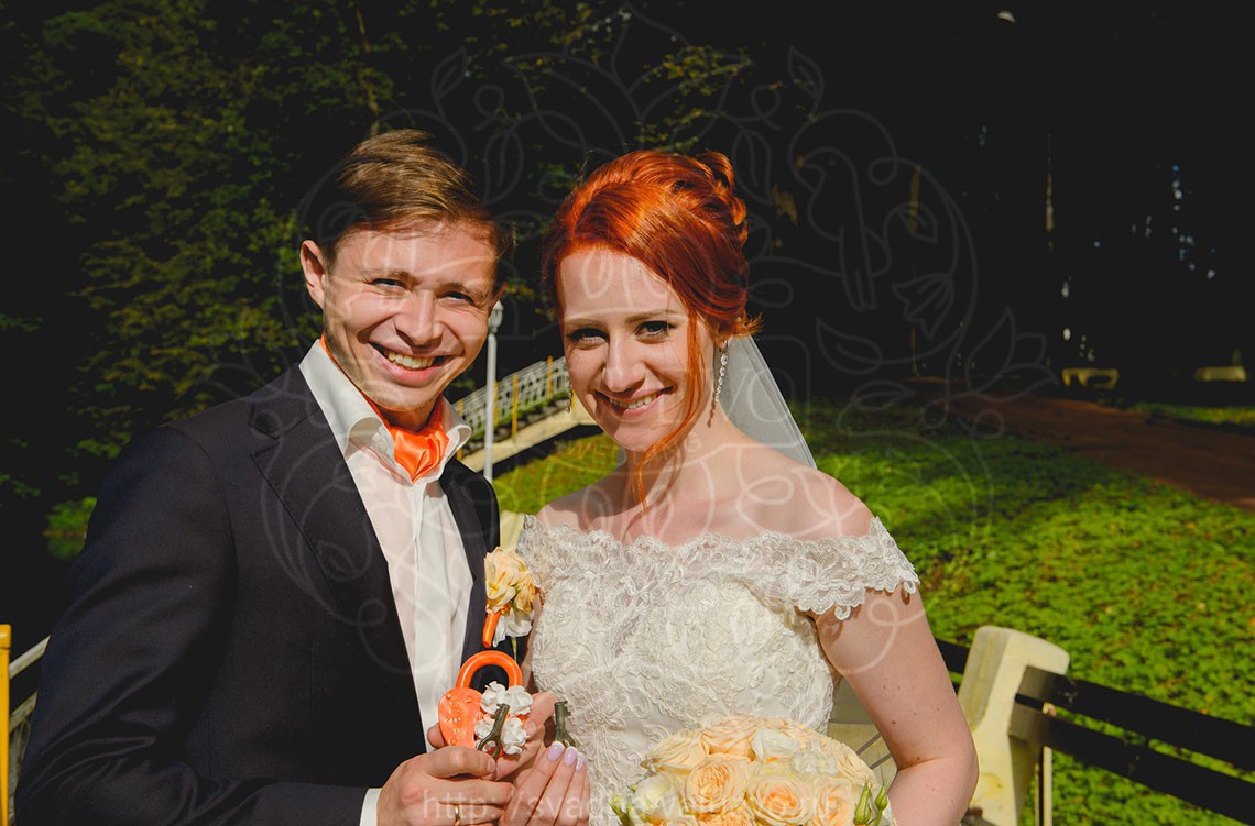 Оранжевый свадебный замок